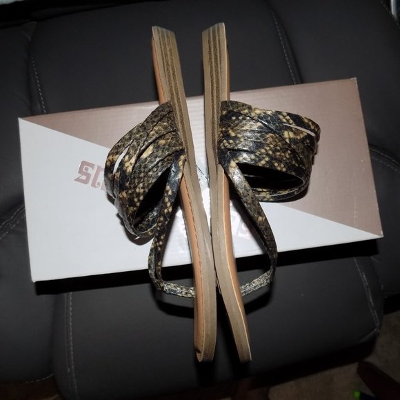 Fergalicious Silvia Brown/Black Sandal Size 9M NEW - Picture 3 of 4